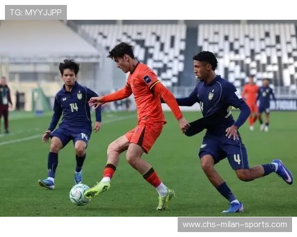 成都蓉城拜合拉木连续冲刺拉扯,防线被迫整体后退 成都蓉城拜合拉木连续冲刺拉扯,防线被迫整体后退